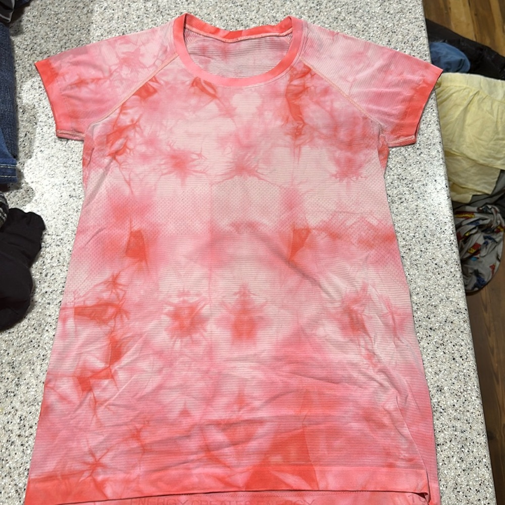 Lululemon tee